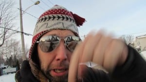 Une voiture dans la porte